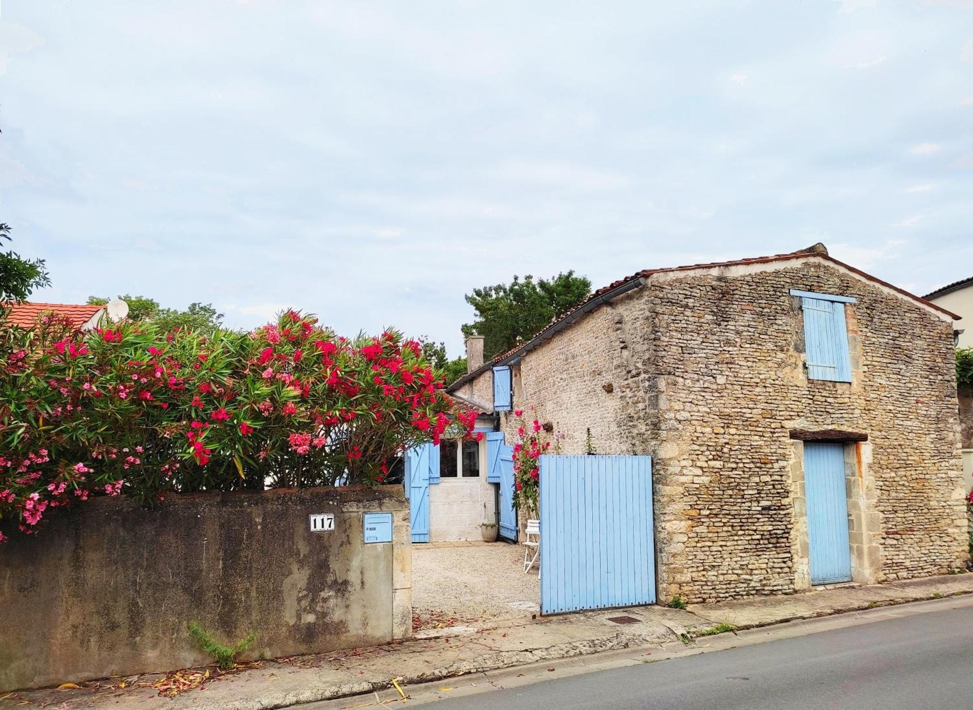 La Grange Bleue - Parking Prive - A 2Km De La Mer Saint-Georges-d'Oleron Exterior photo